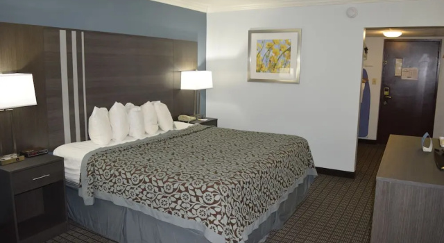 Двухместный номер Standard с видом на бассейн Days Inn by Wyndham Rock Falls