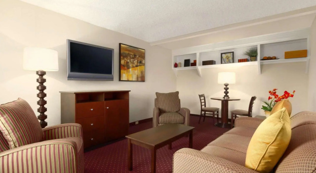 Days Inn Las Vegas at Wild Wild West Gambling Hall, Забронировать Отель Лас-Вегас Невада, рядом с Boulevard Theater Las Vegas