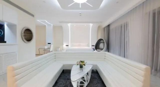Люкс Deluxe Crystal Orange Hotel (Dandong Zhongchao Yalu River Bridge Jiangjing Shop)