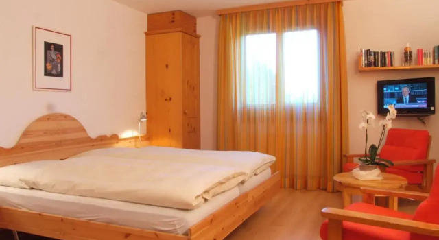 Club House 17 - One Bedroom, Book Hotel Silvaplana 