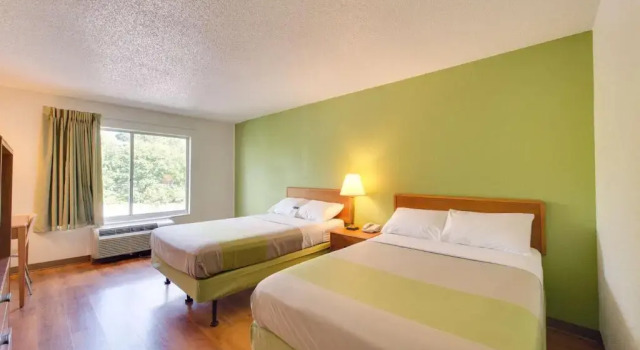 Четырёхместный номер Standard Motel 6 Virginia Beach