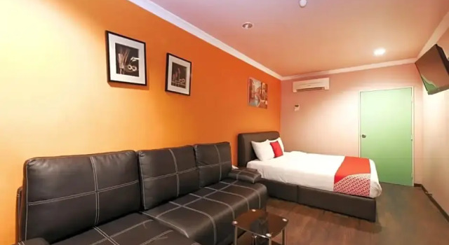 Четырёхместный люкс Deluxe OYO 496 Hotel De Eco Inn