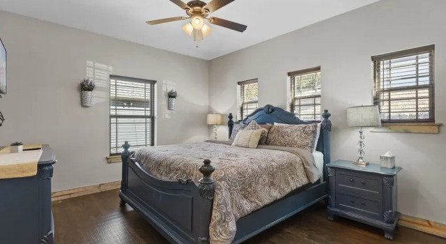 Lakefront Haven 9 Bedroom Home by RedAwning