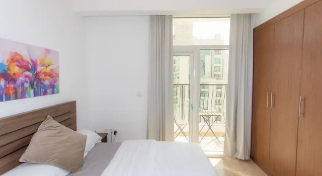 Travertine studio with stadium views, Забронировать Отель Джумейра Дубай