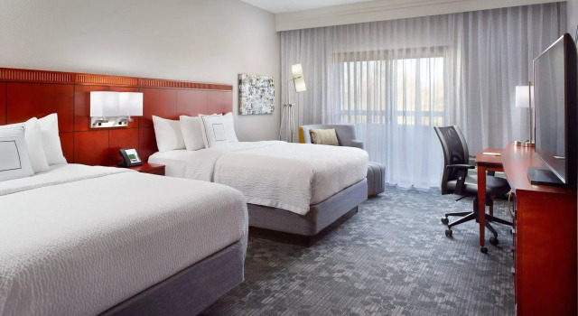 Четырёхместный номер Standard Courtyard by Marriott Greensboro