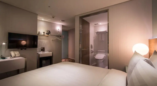 Четырёхместный номер Standard с 2 комнатами Green World Hotel - Zhonghua