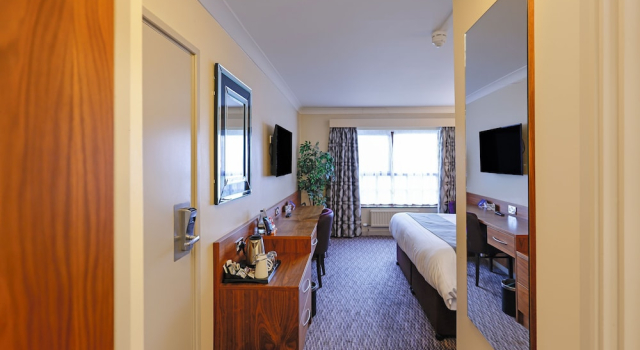Полулюкс Gloucester Robinswood Hotel By Sunday