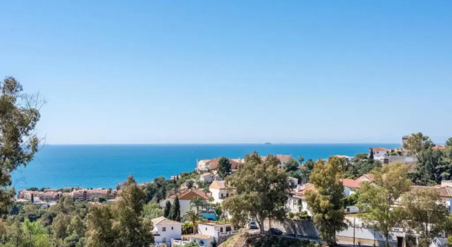 Коттедж Luxurious Hillside Villa with Private Pool - Sea & Mountain Views
