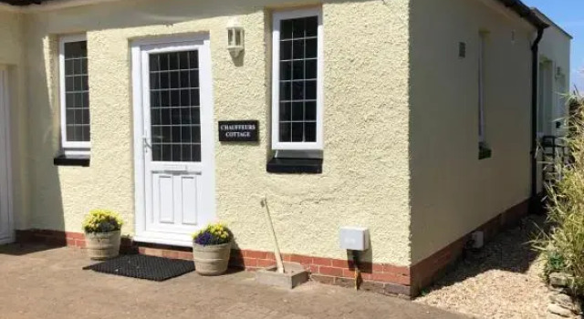 Chauffeurs Cottage at The Stoep, Varaa Lomakoti Mökit kohteessa Merseyside, Mökki