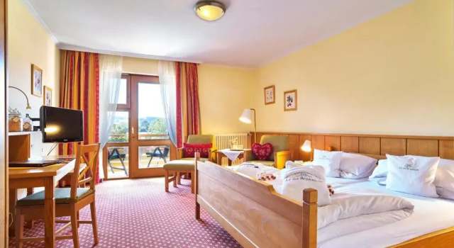 Двухместный номер Standard с балконом Hotel An der Brunnader - Die Therme befindet sich 4 Geh-Minuten entfernt