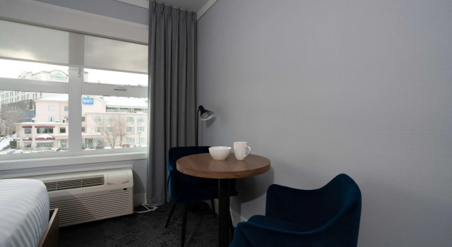 Четырёхместный номер Standard Prestige Kamloops Hotel
