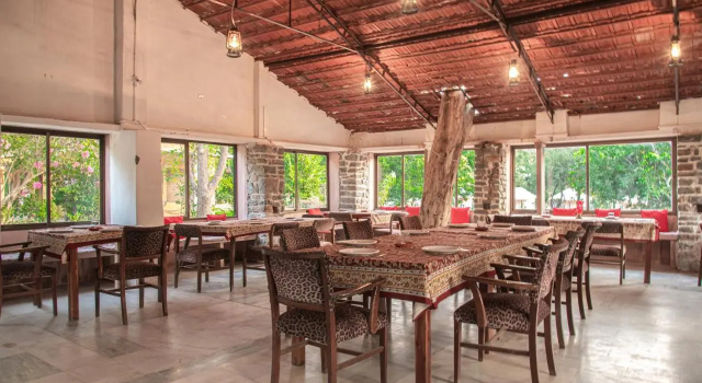 Shivika Lake Hotel Ranakpur, Забронировать Отель Отели штата Раджастхана с парковкой, Парковка