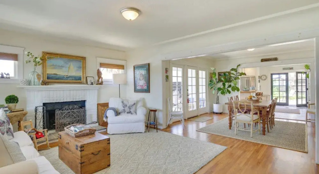 Beautiful South Oceanside Bungalow: 1 Mi to Beach!, Забронировать Отель Оушенсайд San Diego County