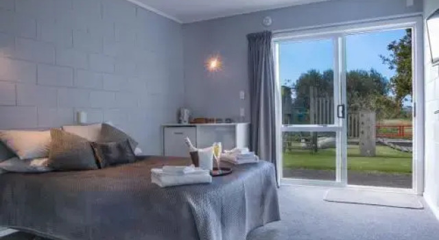 Waihi Beach Hotel