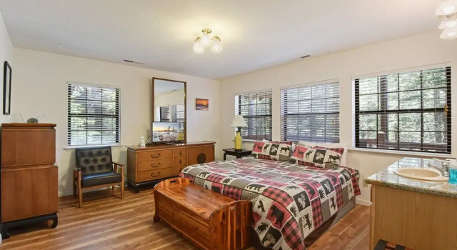 Homewood Creekside Cabin, Забронировать Отель Отели Хоумвуд 3 звезды, 3*