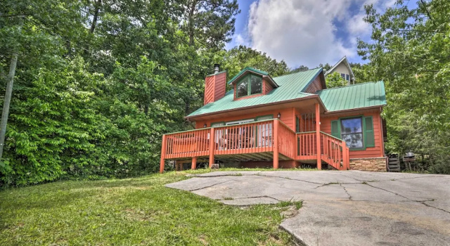 Коттедж c 1 комнатой Gatlinburg Chalet: Hot Tub, Sauna + Mountain View