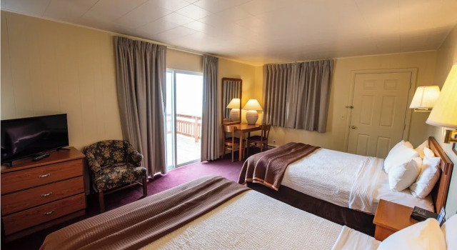 Четырёхместный номер Standard с видом на озеро North Winds Motel