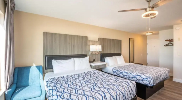 Четырёхместный номер Deluxe Sailor Jack Oceanfront Motel
