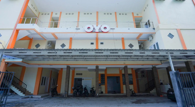 OYO 1367 Banuwa Residence Syariah, Book Hotel Hoteller i Gayungan med parkering, Parkering
