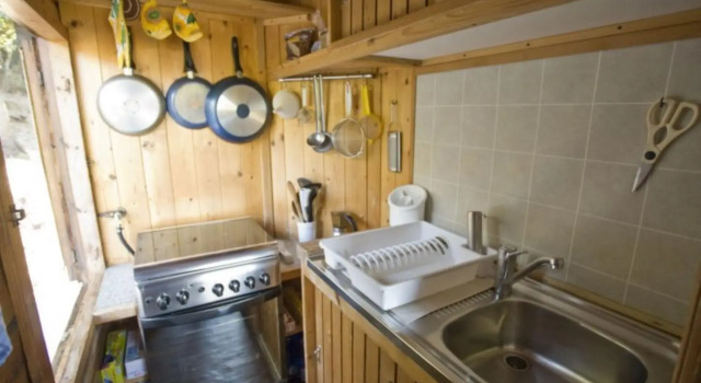 Seccione Chalet 1 Finnish pine cottage with outdoor area overlooking the sea-CHALET SECCIONE 1, Rezervovat Chata Chaty v Elba, Chalupa