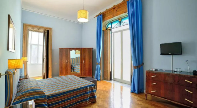 Люкс Spaccanapoli Comfort Suites
