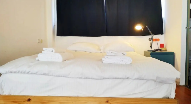 AirTLV Centrally Located Studio With Gallery