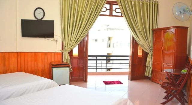 Hai Huong Hotel, Забронировать Отель Отели Куинён с парковкой, Парковка