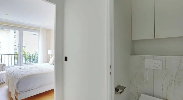 Luxurious Apartment - 2br- 6P Eiffel Tower View, Забронировать Апартаменты/квартира Отели Парижа с парковкой, рядом с Свято-Троицкий собор и Русский православный духовно-культурный центр, Парковка