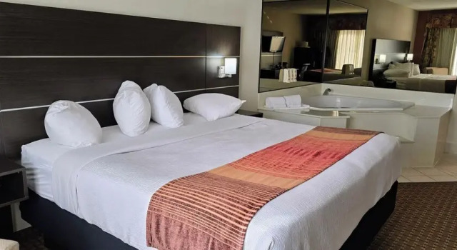 Люкс Luxury Grand Plaza Hotel & Conference Center
