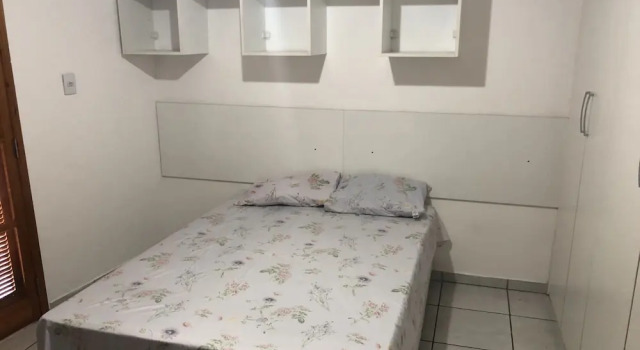Кровать в общем номере с балконом Brazil & France Hostel and House Inn
