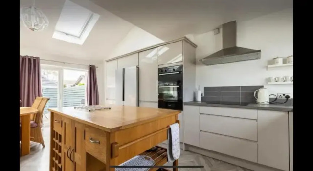 Luxury Bungalow with hot tub in Newquay Cornwall, Забронировать Отель Отели Ньюки с парковкой, Парковка