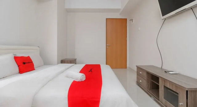 RedDoorz Apartemen @ Green Lake View Cimanggis