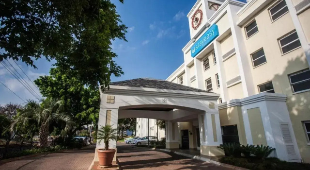 StayEasy Pretoria, Забронировать Отель Отели городского района Претория - Tshwane 3 звезды, рядом с Melrose House Museum, 3*