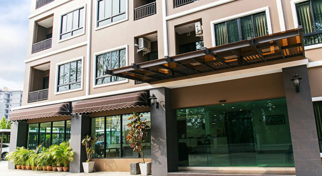 Кровать в общем номере B2 Sriracha Premier Hotel