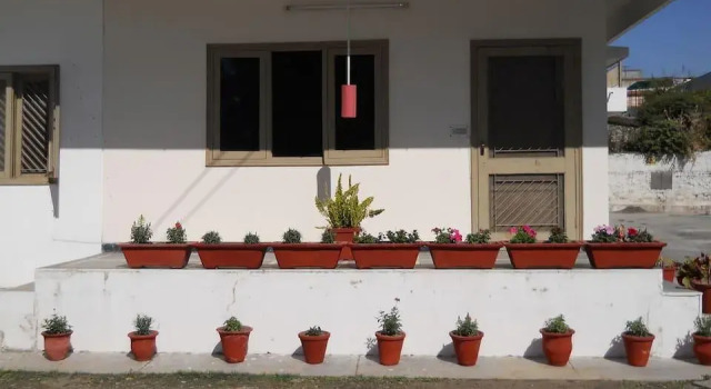 Hotel Sukhsadan, Rezervovat Hotel Déhrádún Uttarakhand