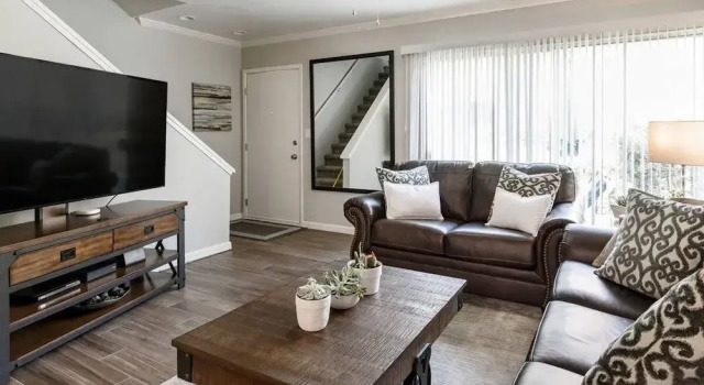Rustic Modern Townhouse Old Town 4 Heated Pools