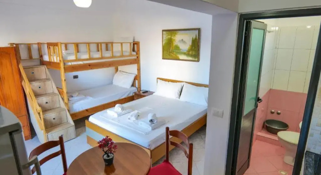 Четырёхместный номер Standard с балконом Guest House Gerard