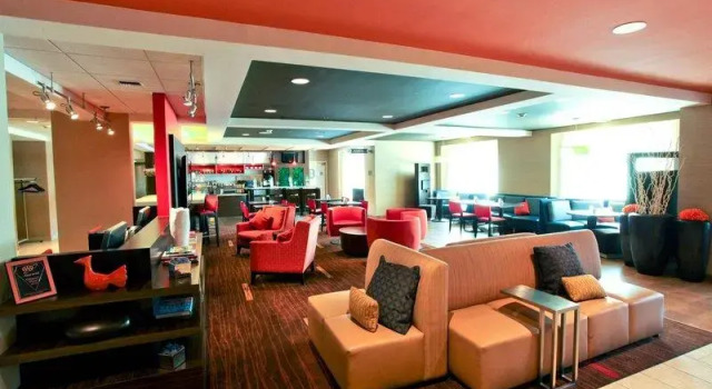 Люкс с 2 комнатами Courtyard by Marriott Detroit Brighton