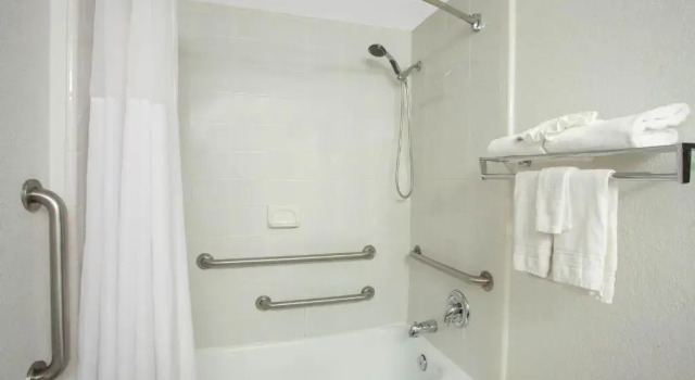 Четырёхместный номер Standard Ramada by Wyndham Davenport Orlando South