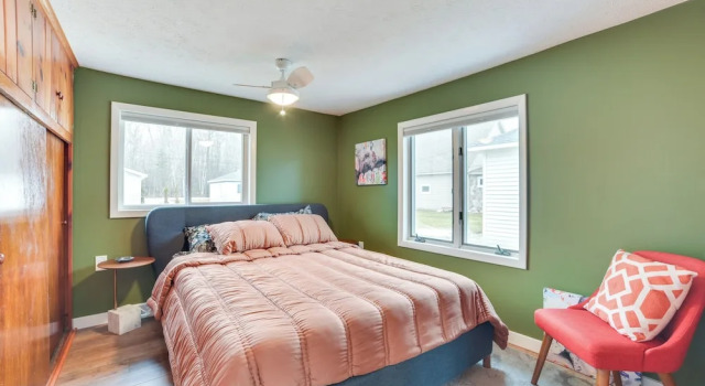 Bright Houghton Lake Home w/ Boat Dock + Fire Pit, Varaa Lomakoti Houghton Lake Michigan