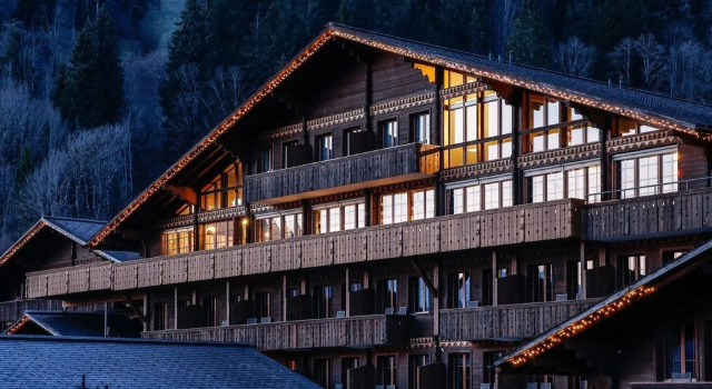 HUUS Gstaad, Забронировать Отель Занен 
