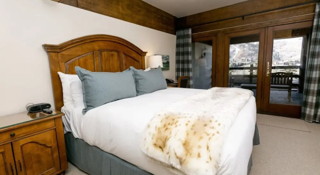 Deluxe King Room With Deck Hotel Room by RedAwning, Varaa Hotelli Deer Valley 