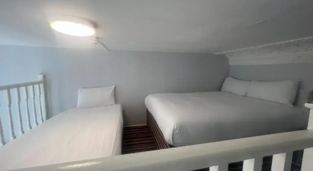 Четырёхместный номер Standard Palace Court Hotel