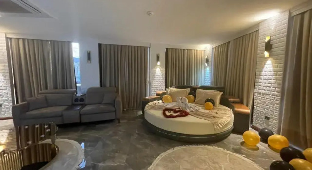 Студия Le Luxe Suites Hotel