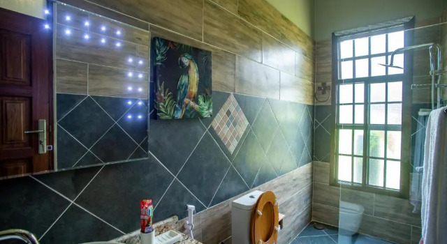 Kinga Home Suites, Varaa Hotelli Moshi Hai