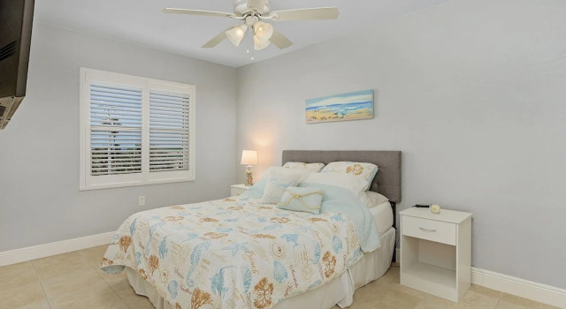 Estero Cove 523 - Beautifully Updated!! 2 Bedroom Condo by RedAwning, Забронировать Апартаменты/квартира Отели Истеро с парковкой, Парковка