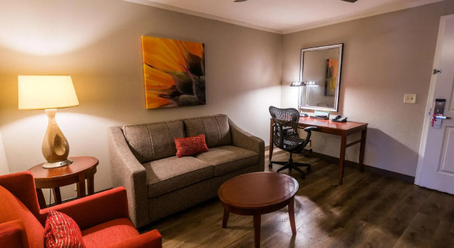 Двухместный люкс c 1 комнатой Hilton Garden Inn Bowling Green