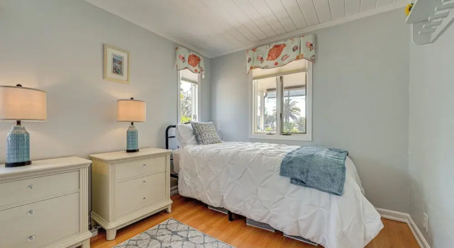 Florida Retreat w/ Hot Tub: Walk to the Gulf!, Book Hotel 3-stjernede hoteller i Crystal Beach, 3*