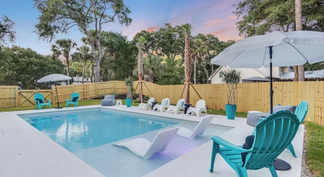 Коттедж Southern Oasis by Avantstay 0.5mi Walk to the Beach, Pool, Patio, Large Yard
