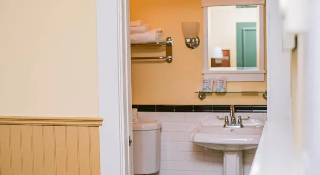 Номер Deluxe Salt Spring Inn